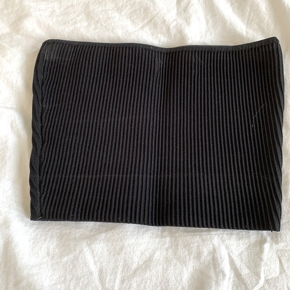 Babaton Ribbed Crop Top - Picture 2 of 3